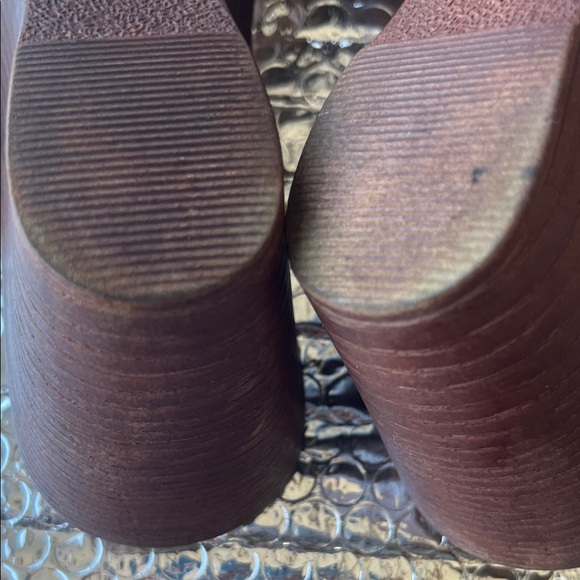 Italian Shoemakers Brown Heeled Sandals - Picture 8 of 11